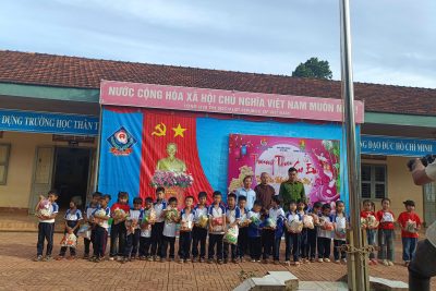 Trường TH Ngô Thì Nhậm tổ chức Trung thu cho học sinh với chủ đề ” Trung thu cho em – Lồng đèn thắp sáng ước “.